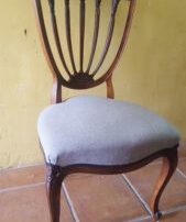 Sillas y puff retapizadas
