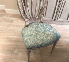 Sillas y puff retapizadas
