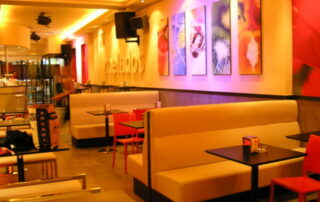 Heladería bancadas y sillas