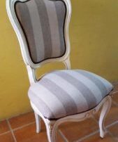 Sillas y puff retapizadas