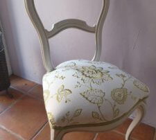 Sillas y puff retapizadas